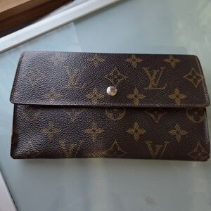 Authentic Vintage 80s Louis Vuitton Monogram International Wallet With COA!!!